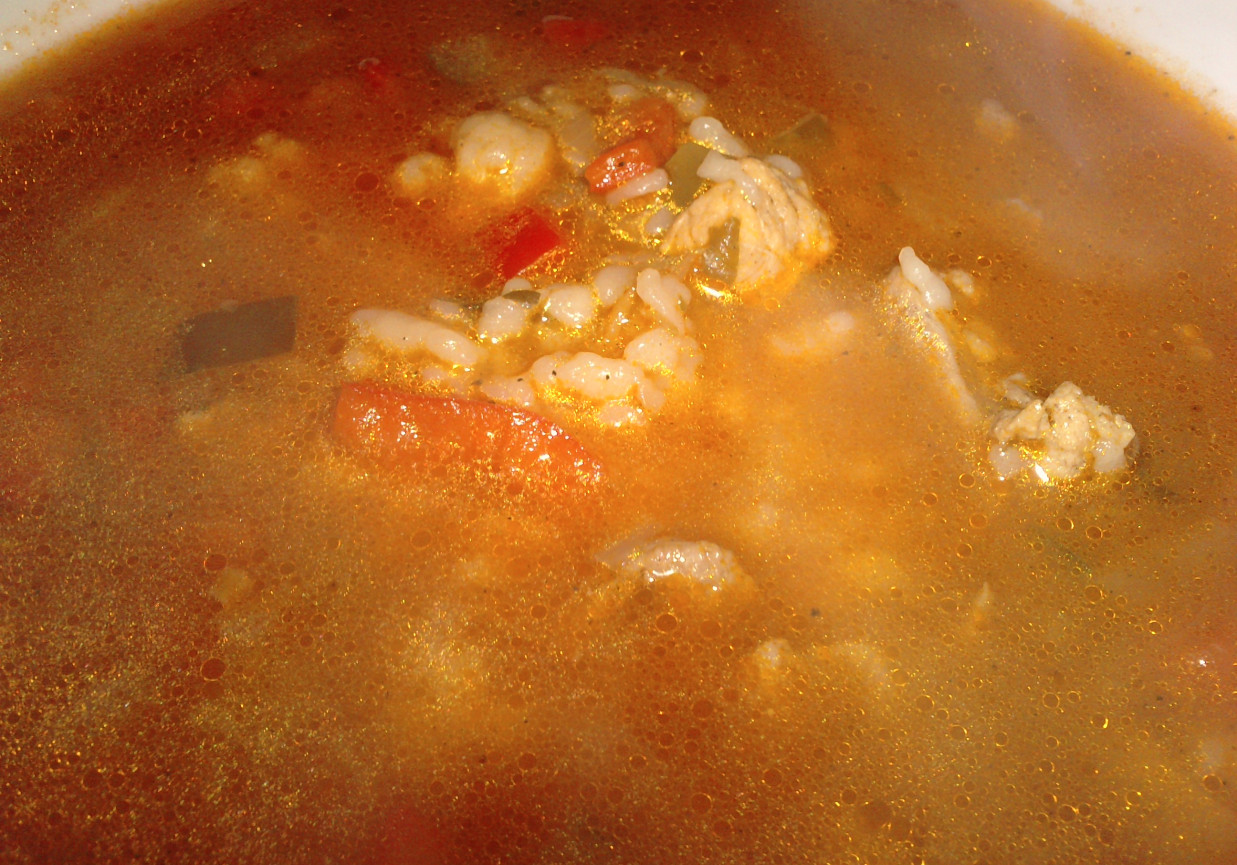 Zupa gulaszowa z zacierką foto