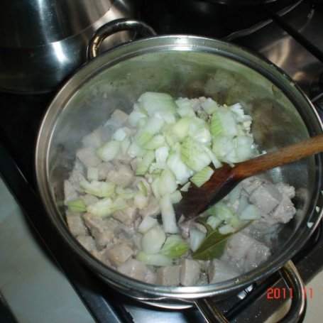 Krok 2 - Zupa gulaszowa z zacierką foto