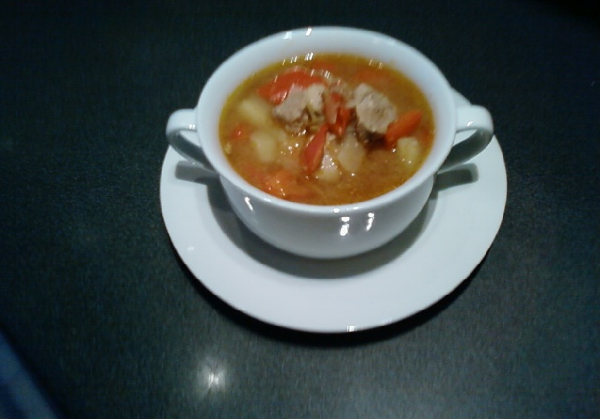 Zupa gulaszowa. foto