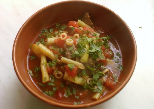 Fotografia przedstawiająca Zupa gulaszowo-pomidorowa z woka
