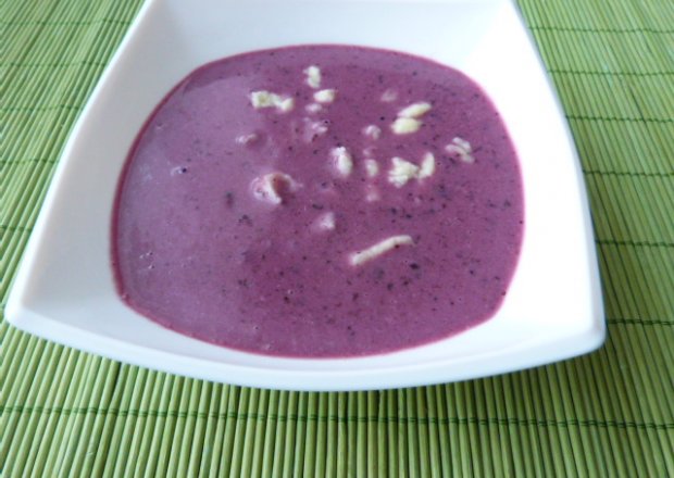 Fotografia przedstawiająca Zupa jagodowa z kluskami