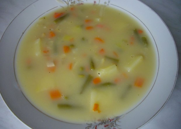 Fotografia przedstawiająca zupa jarzynowa po amatorsku