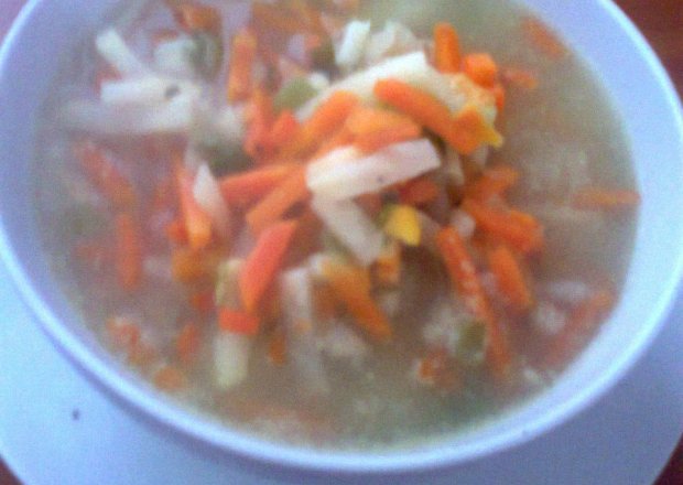 Fotografia przedstawiająca zupa jarzynowa wiosenna wg Joli