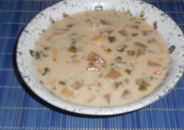 Fotografia przedstawiająca Zupa jarzynowa z buraczkami