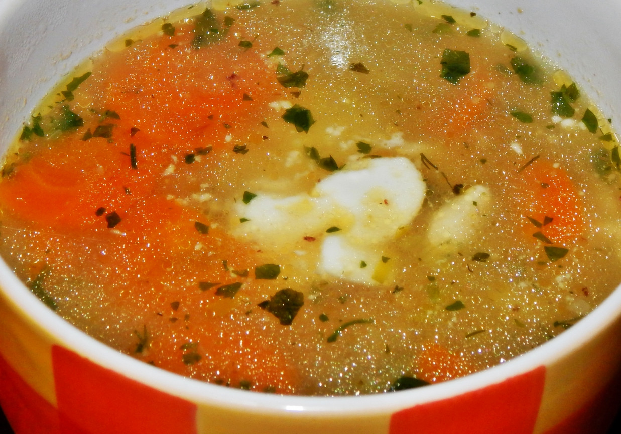 Zupa jarzynowa z czerwoną soczewicą i kurkami foto