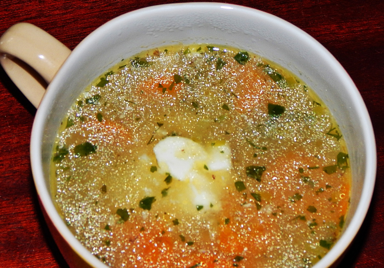 Zupa jarzynowa z czerwoną soczewicą i kurkami foto