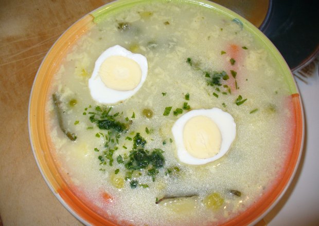 Fotografia przedstawiająca Zupa jarzynowa z jajkiem