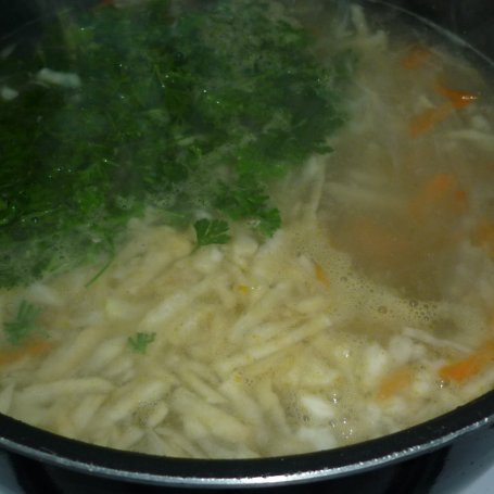 Krok 4 - Zupa jarzynowa z kalarepą foto
