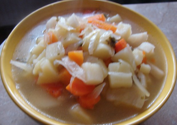 Fotografia przedstawiająca Zupa jarzynowa z kapustą