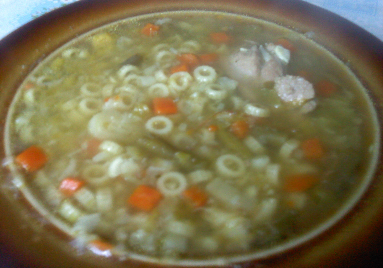 Zupa jarzynowa z makaronem foto