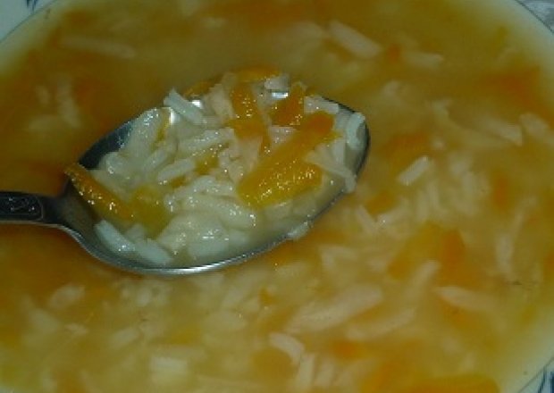 Fotografia przedstawiająca Zupa jarzynowa z ryżem