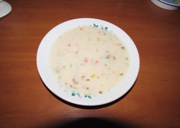 Fotografia przedstawiająca zupa jarzynowa z serkami