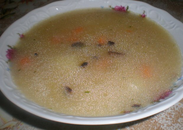 Fotografia przedstawiająca Zupa jarzynowa z suszonymi borowikami