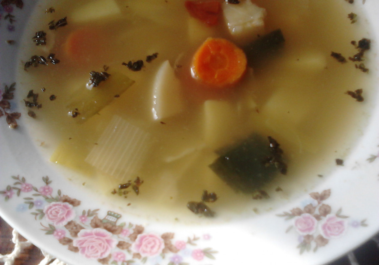 Zupa jarzynowa z suszonymi pomidorami foto