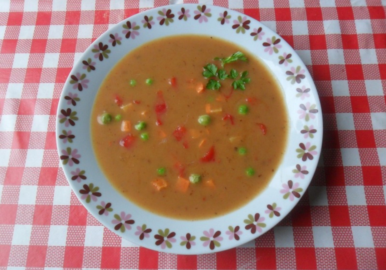 Zupa jarzynowa z zielonym groszkiem foto