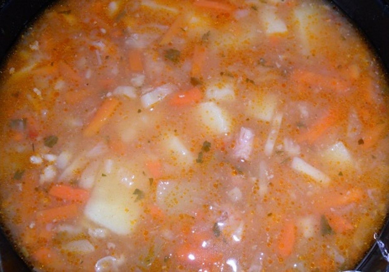 Zupa jarzynowa z ziemniakami i kiełbaską foto