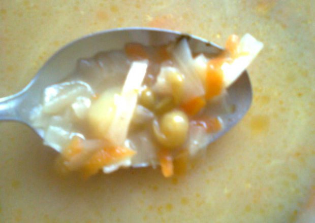 Fotografia przedstawiająca zupa jarzynowa z ziemniakami