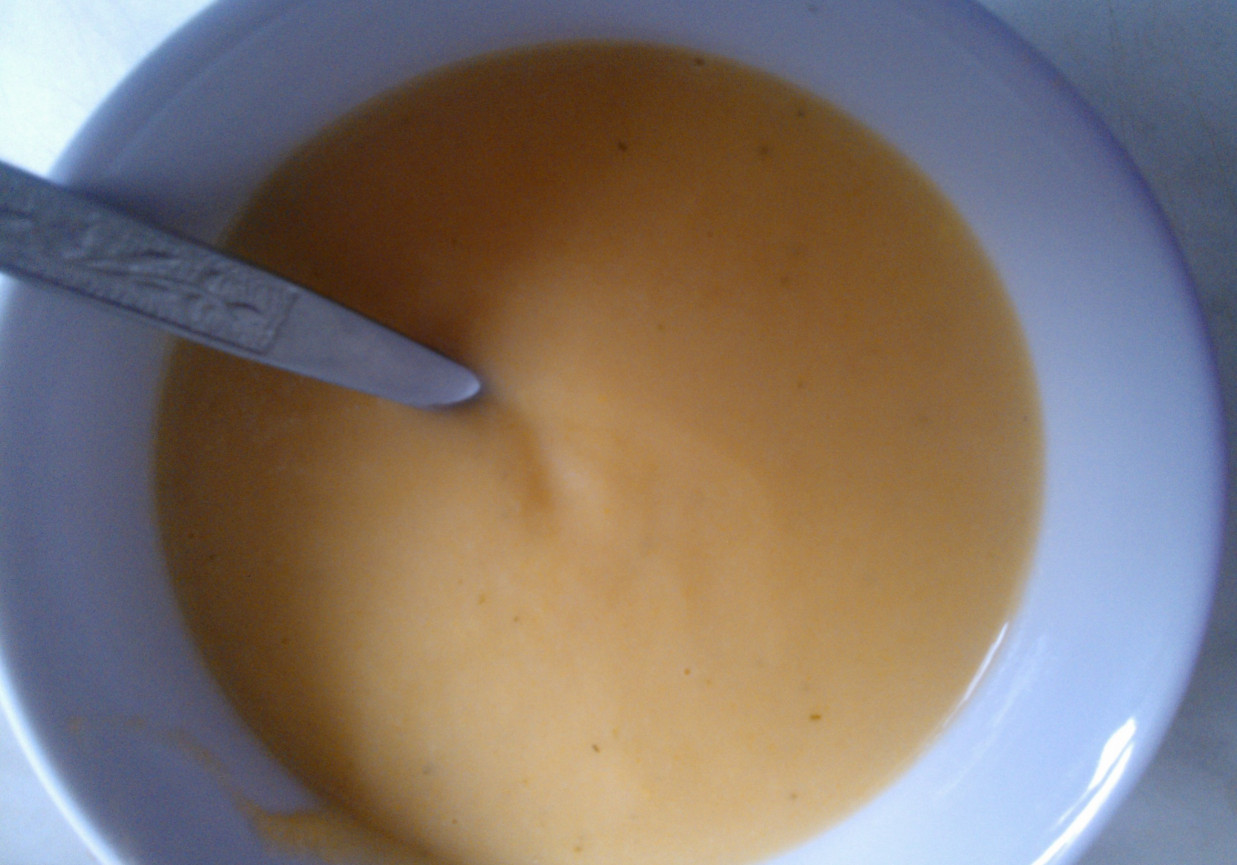Zupa jarzynowa z żółtkiem foto