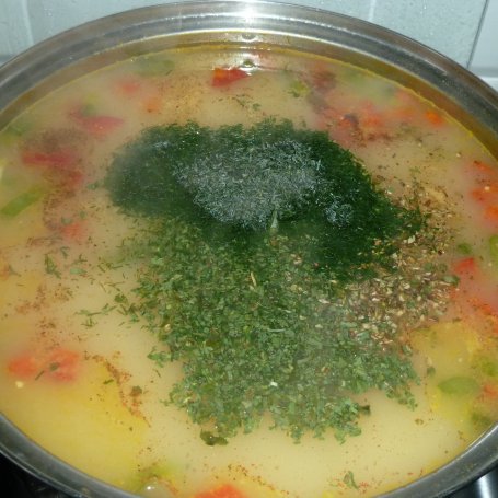 Krok 4 - Zupa jesienna z papryką, porem i serkiem topionym foto
