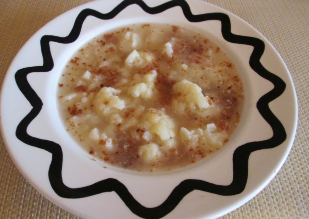 Fotografia przedstawiająca Zupa kalafiorowa na otrębach