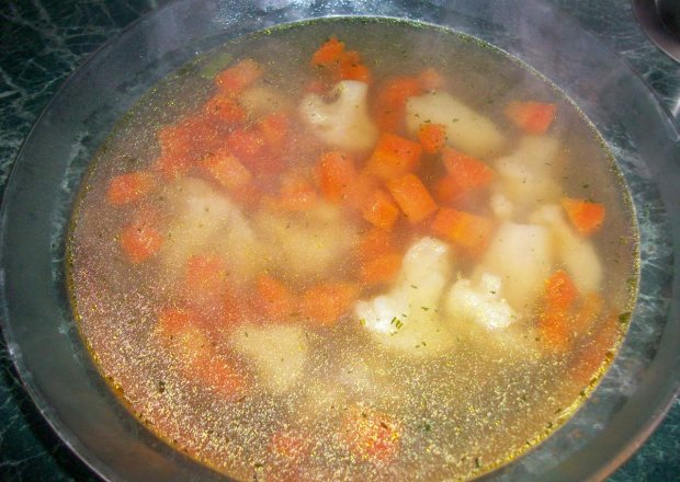 Fotografia przedstawiająca zupa kalafiorowa na rosole