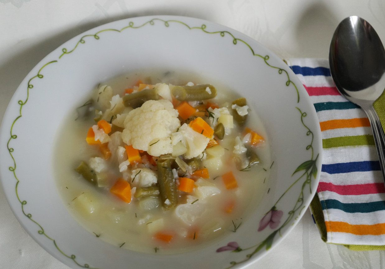 Zupa kalafiorowa z fasolką foto