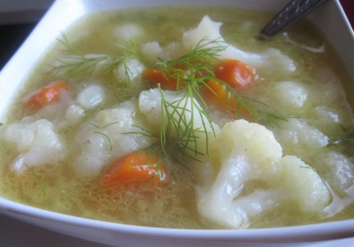 Zupa kalafiorowa z kaszą kukurydzianą i koperkiem DoradcaSmaku.pl