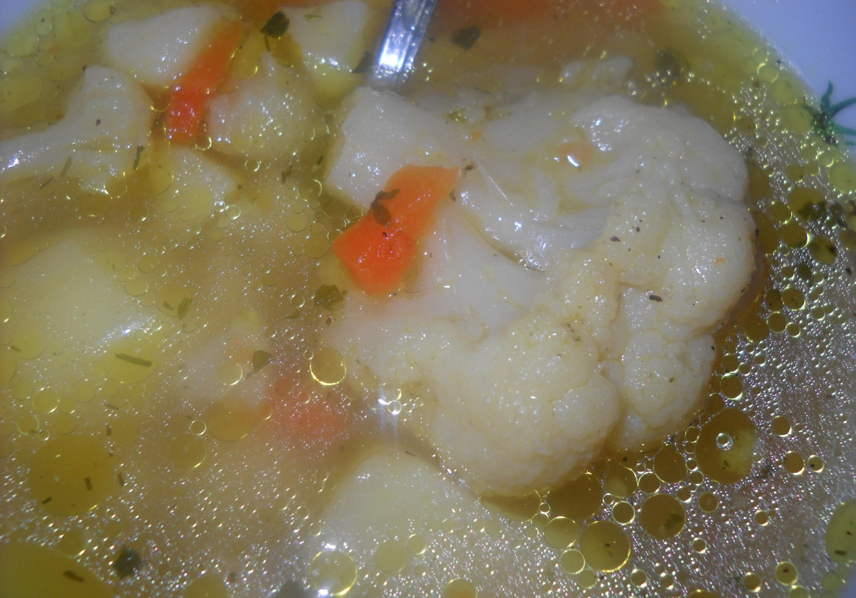 Zupa kalafiorowa z kaszą manną foto