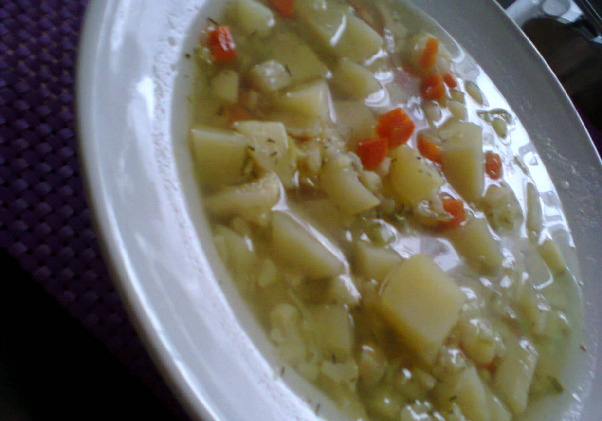Zupa kalafiorowa z kluskami lanymi  foto