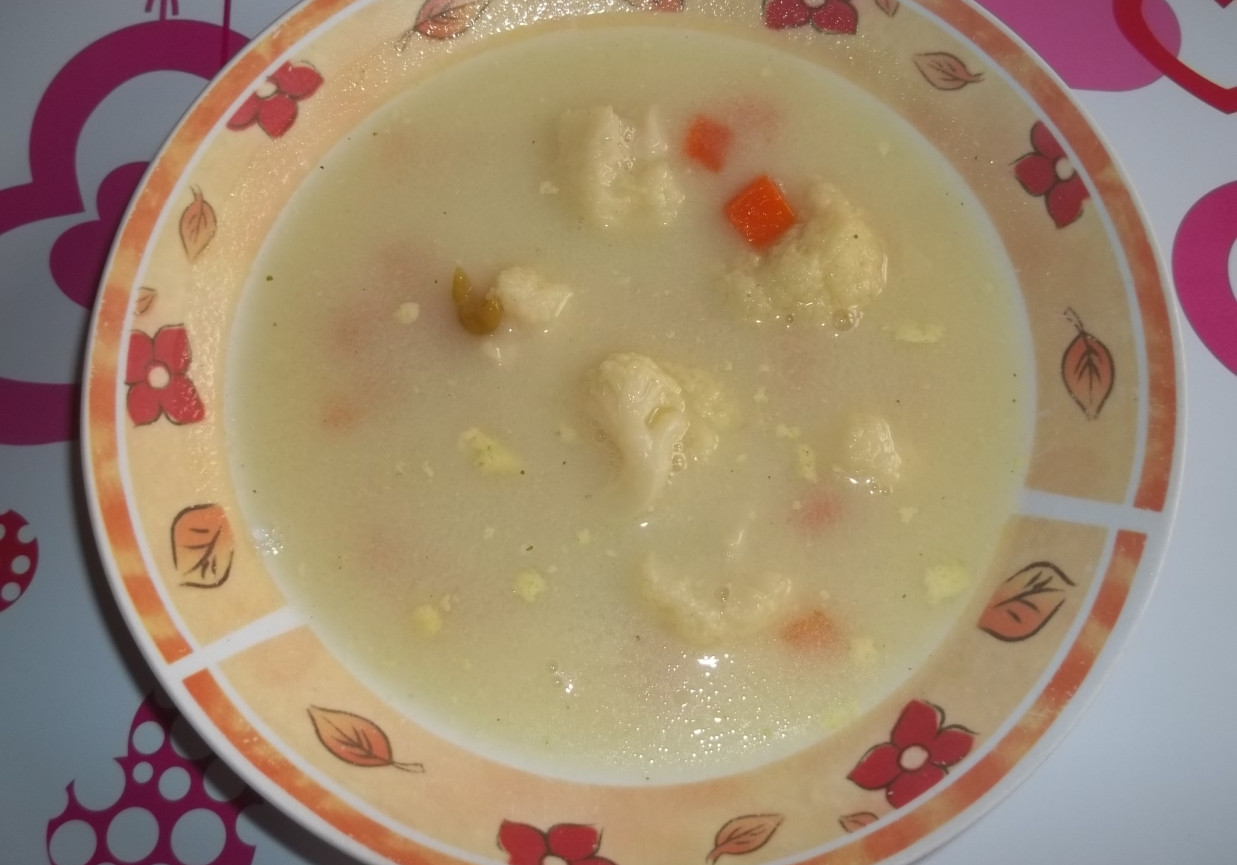 Zupa kalafiorowa z marchewką i groszkiem  foto