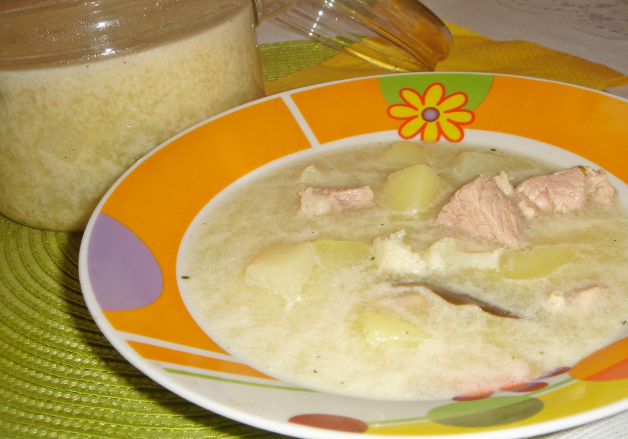 Zupa kalafiorowa z mięsną wkładką foto