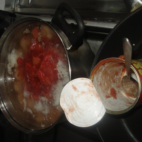 Krok 4 - Zupa kalafiorowa z pomidorami z puszki foto