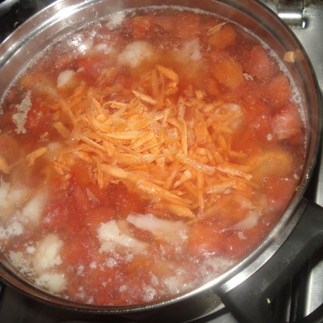 Krok 5 - Zupa kalafiorowa z pomidorami z puszki foto