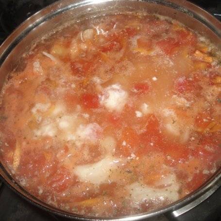 Krok 7 - Zupa kalafiorowa z pomidorami z puszki foto
