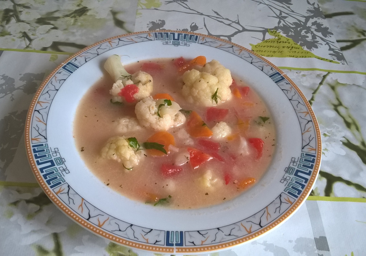Zupa kalafiorowa z pomidorem foto