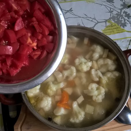 Krok 5 - Zupa kalafiorowa z pomidorem foto