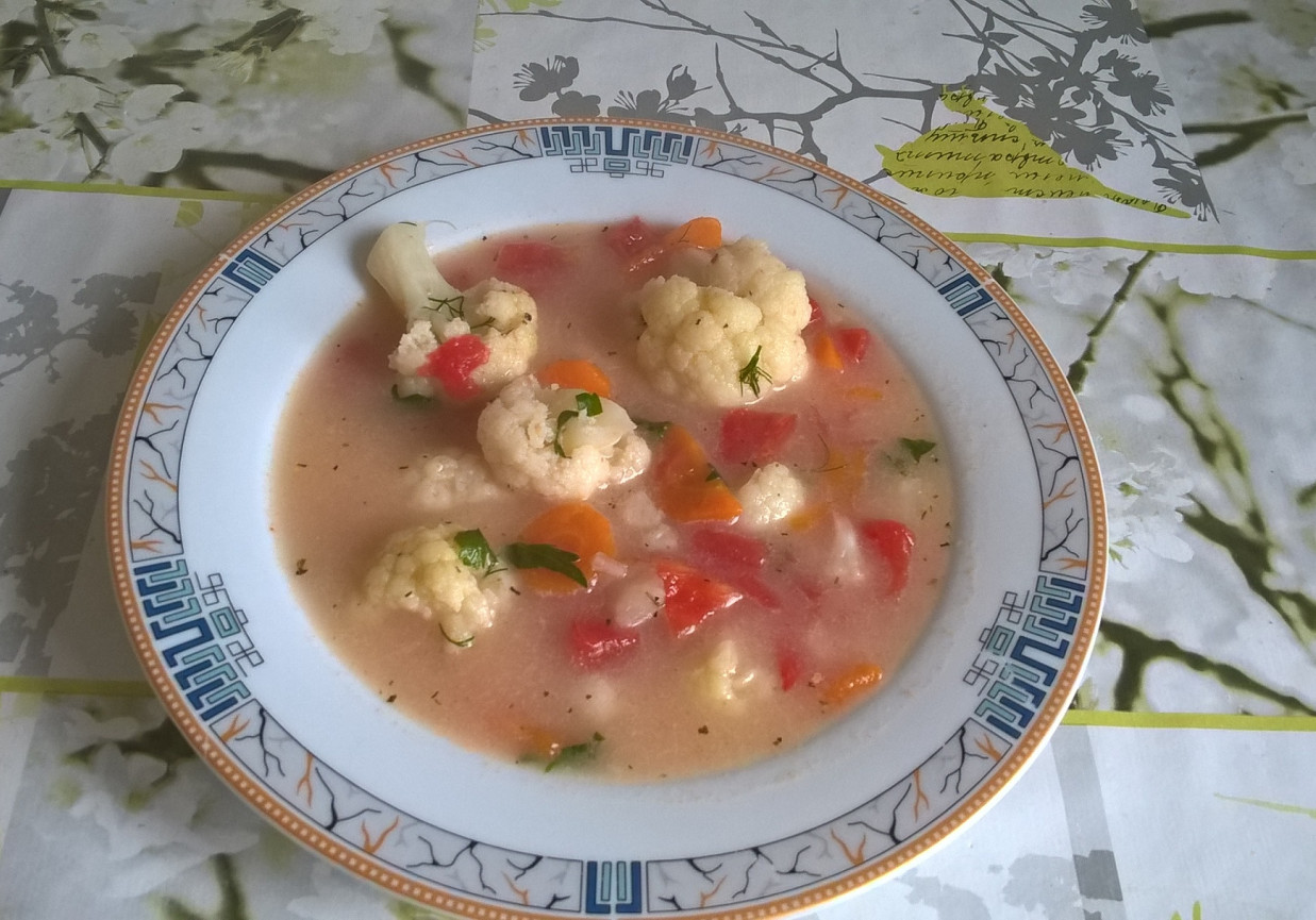 Zupa kalafiorowa z pomidorem foto