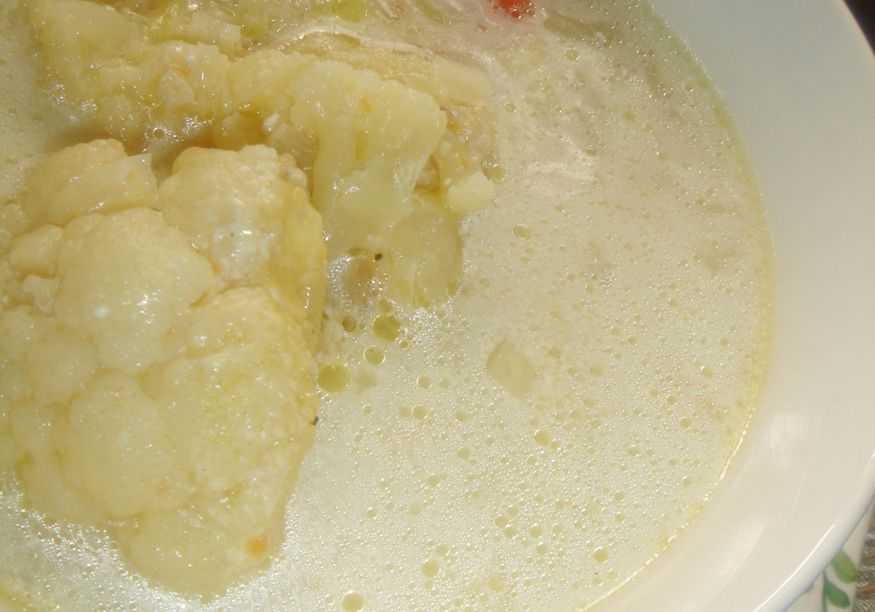 Zupa kalafiorowa z porem i cebulką foto
