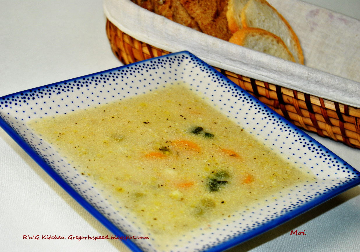 Zupa kalafiorowa z ryżem i ziemniakami foto