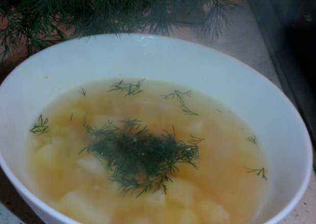 Fotografia przedstawiająca Zupa kalafiorowa z tartą marchwią