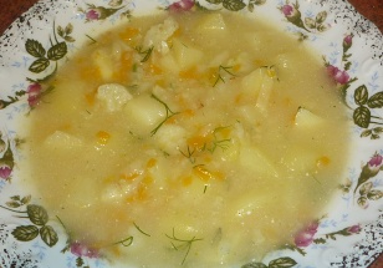 Zupa kalafiorowa z warzywami foto
