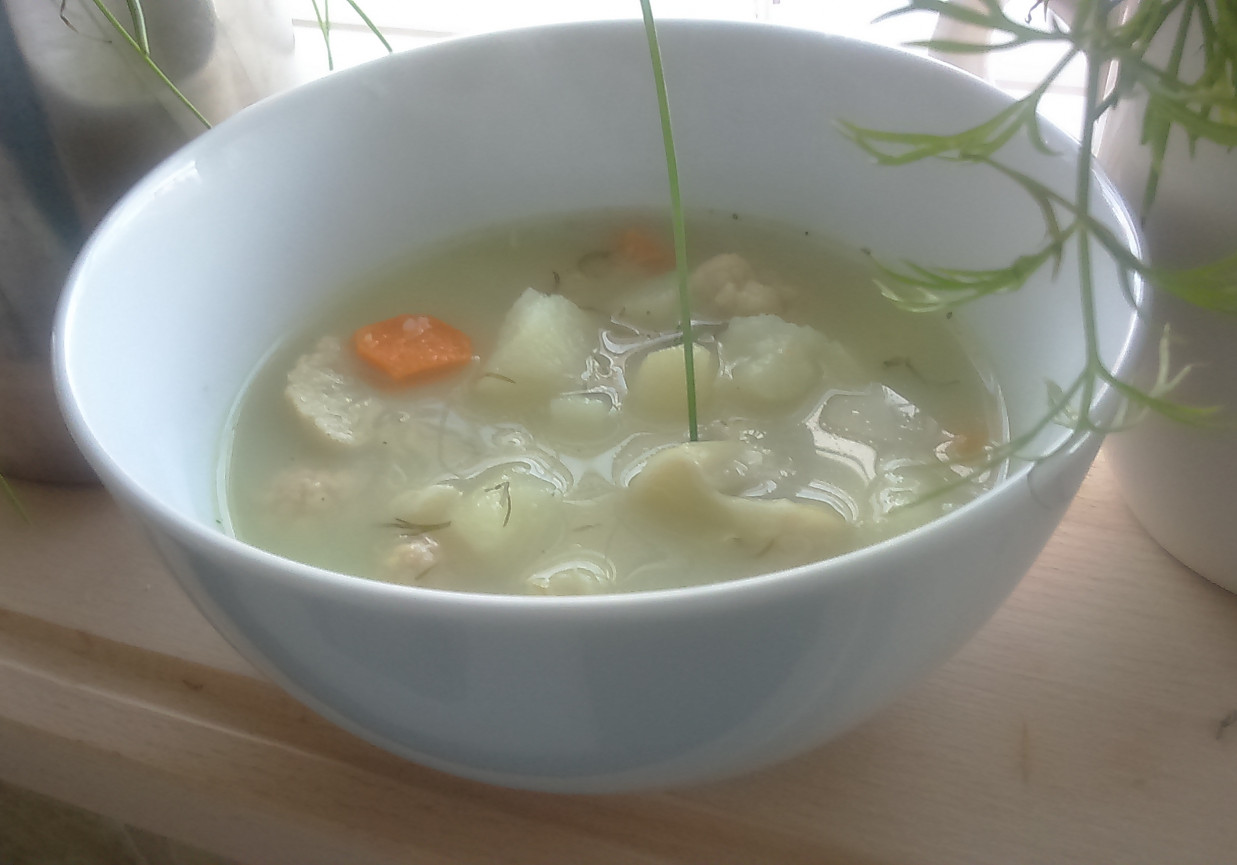 Zupa kalafiorowa z ziemniaczkami foto