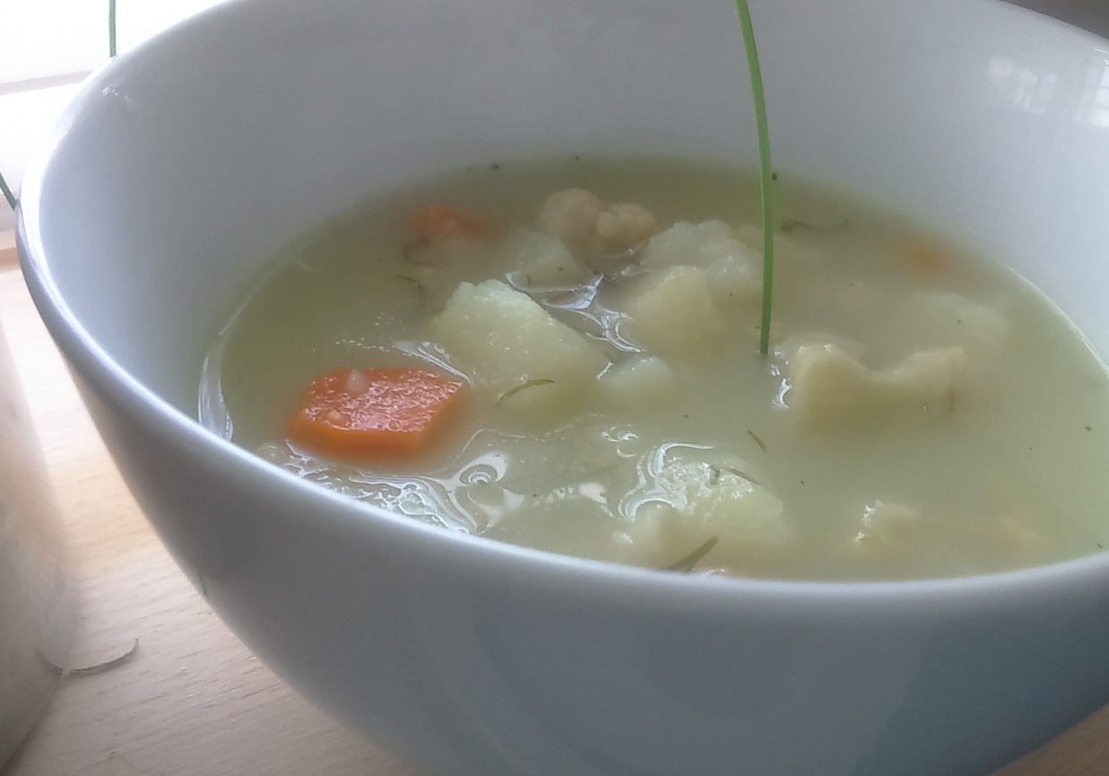 Zupa kalafiorowa z ziemniaczkami foto