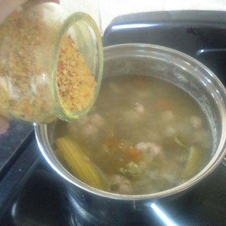 Krok 8 - Zupa kalafiorowa z ziemniaczkami foto
