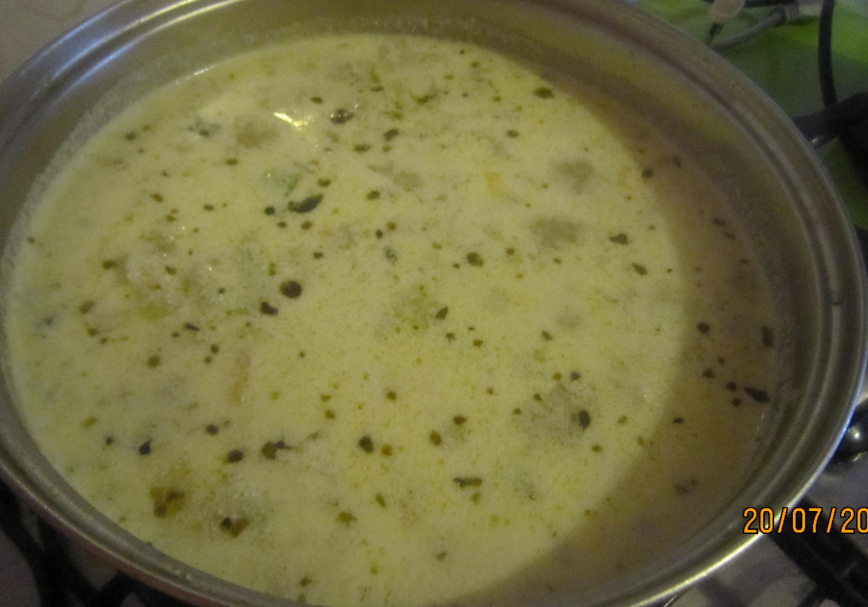 Zupa kalafiorowa z ziemniakami foto