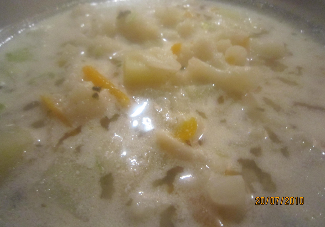 Zupa kalafiorowa z ziemniakami foto