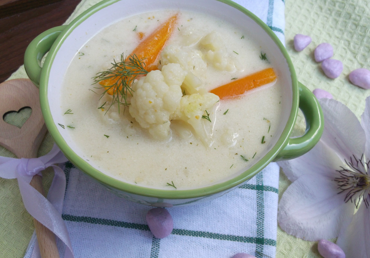 Zupa kalafiorowa. foto