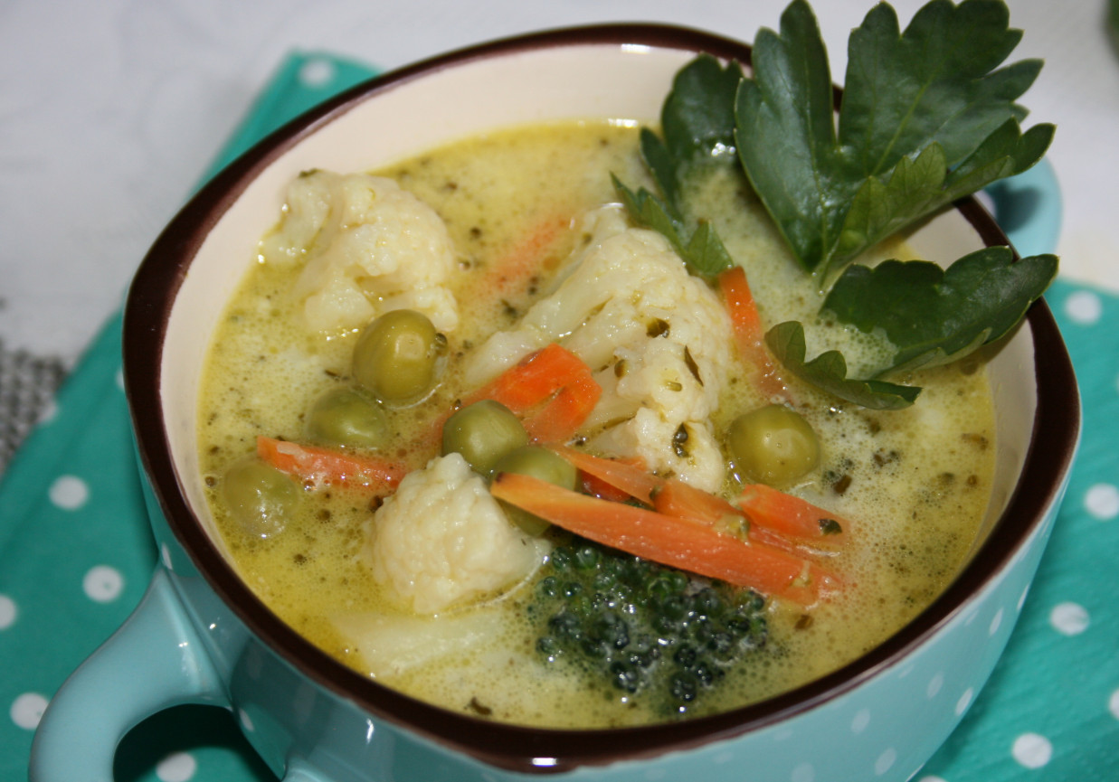 Zupa kalafiorowo - brokułowa z groszkiem foto