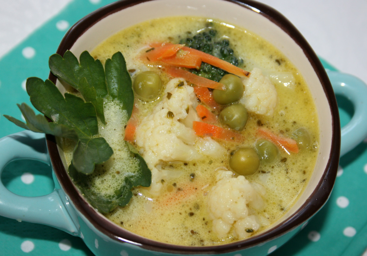 Zupa kalafiorowo - brokułowa z groszkiem foto