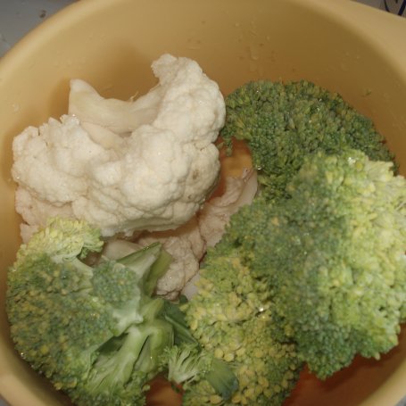 Krok 3 - Zupa kalafiorowo-brokułowa z ziołami prowansalskimi foto